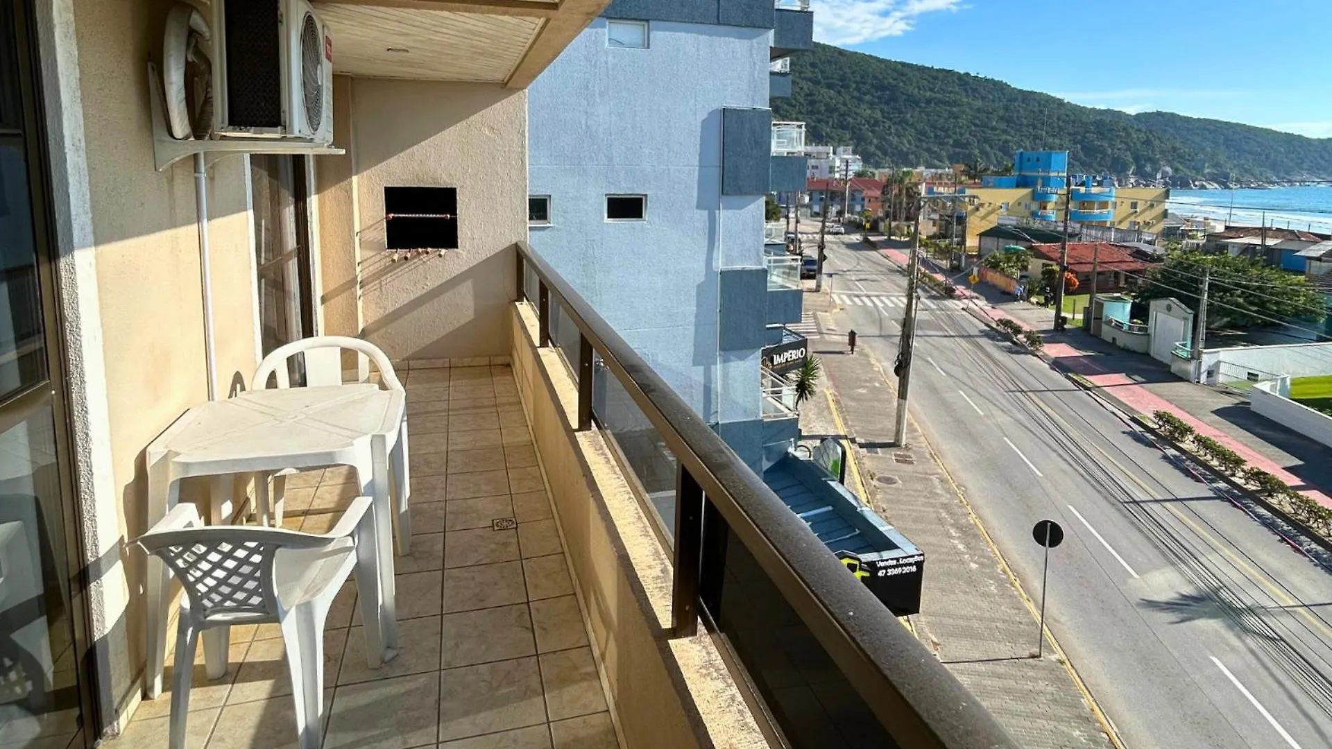Apartamento Com Vista Mar Sobre A Avenida Bombinhas