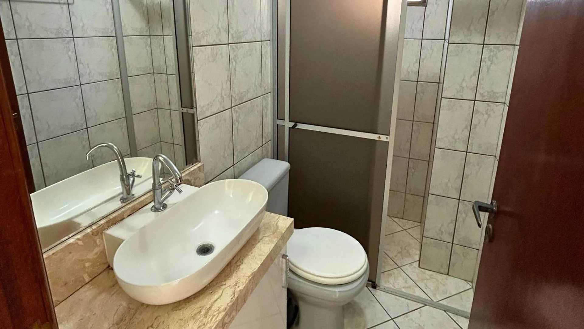 Apartamento Com Vista Mar Sobre A Avenida Bombinhas