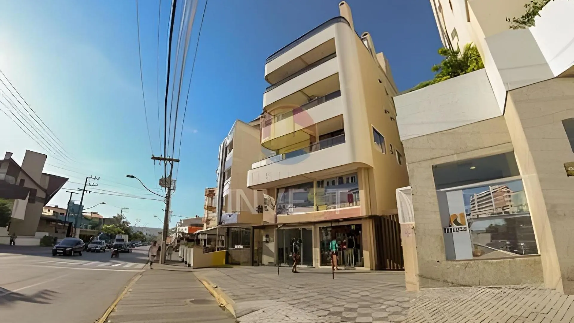 Apartamento Com Vista Mar Sobre A Avenida Bombinhas